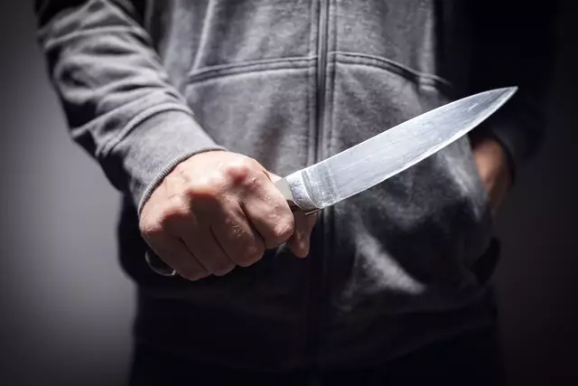 Ein 36-Jähriger hat in Riedau am Freitag, 28. März 2025, einem anderem Mann ein Messer in den Oberschenkel gestochen. | Foto: PantherMedia / BrianAJackson