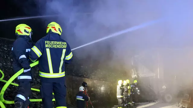 Sieben Feuerwehren standen mit 100 Mitgliedern im Löscheinsatz. | Foto: Bezirksfeuerwehrkommando Oberwart/Alexander Flaschberger