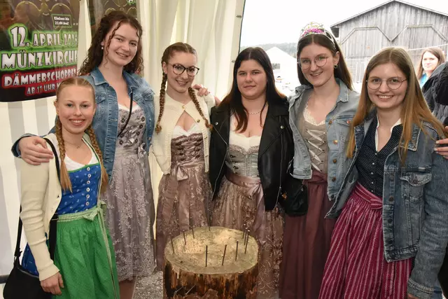 Jana feiert Geburtstag mit Freundinnen bei der Münzkirchner Mostkost | Foto: Alois Braid / zema.medien.de