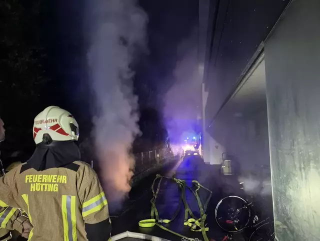 Großer Sachschaden bei einem Tiefgaragenbrand in der Höttinger Au. | Foto: FF Hötting