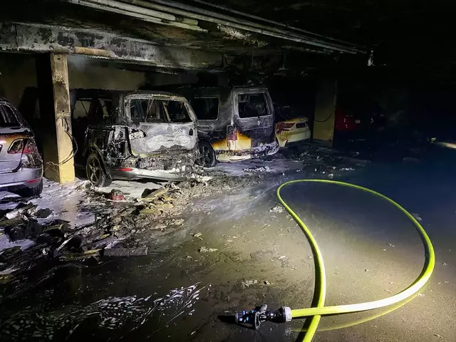 Großer Sachschaden bei einem Tiefgaragenbrand in der Höttinger Au. | Foto: FF Hötting