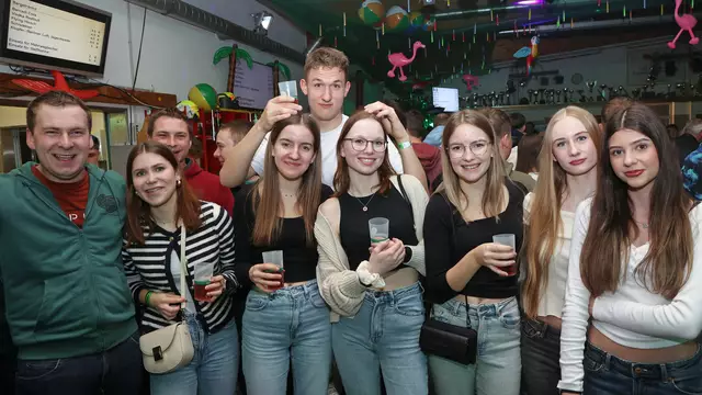 Zahlreiche Besucher feierten am Samstag, 29. März 2025, im Lenzinger Feuerwehrhaus. | Foto: Helmut Klein