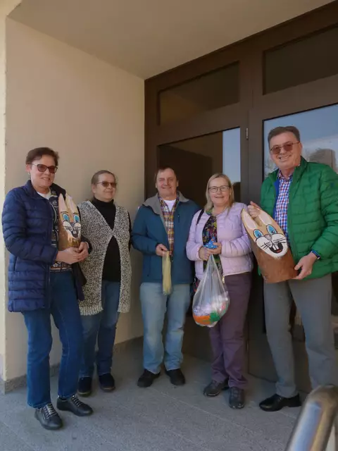 Ob süße Osterhasen aus Holz, kunterbunte Ostereier oder herzerwärmende Osterkarten - bei der Frühlingsausstellung in Kobersdorf blieb kaum ein Korb leer. 
