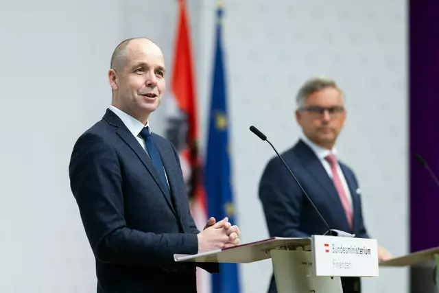 Direktor des Instituts für höhere Studien (IHS) Holger Bonin denkt, dass der Weg aus Österreichs Wirtschaftskrise machbar ist, jedoch größere Kraftaufwendungen notwendig sind.  | Foto: BKA/Dunker