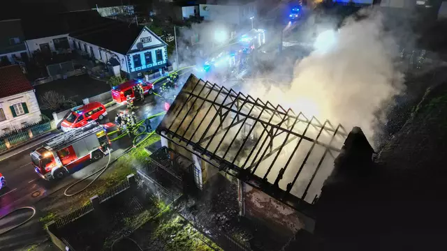 Einen Feuerwehr-Großeinsatz gab es Sonntagfrüh in Kirchfidisch bei einem Scheunenbrand. | Foto: Bezirksfeuerwehrkommando Oberwart/Alexander Flaschberger