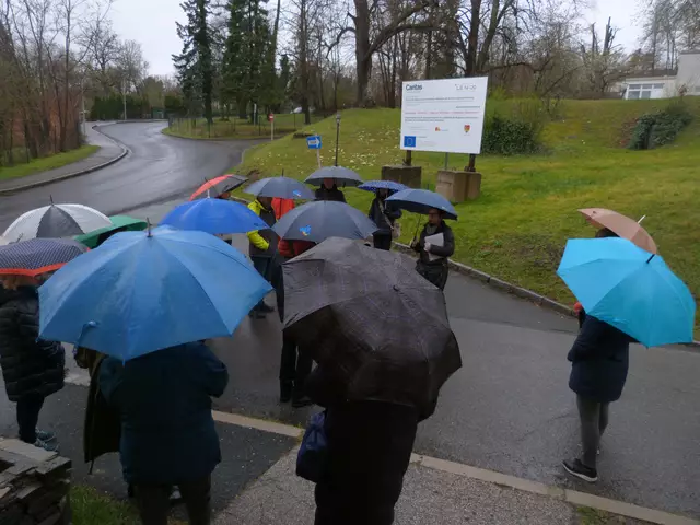 Gespannt lauschten die TeilnehmerInnen die verstrichenen Geschichten ihres Wohnorts. 
