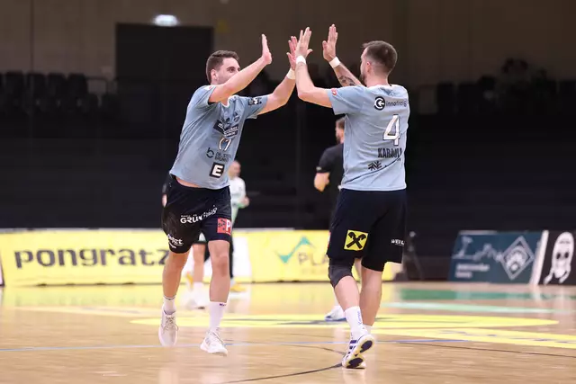 Geschafft: Thomas Kuhn und Marko Karaula nach dem Sieg über die HSG Graz | Foto: GEPA pictures/Chris Bauer