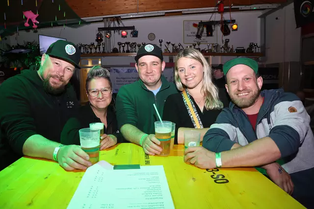 Ulrich, Christina, Benjamin, Romana und Jonny hatten viel Spaß beim Feuerwehrfest in Lenzing. | Foto: Helmut Klein