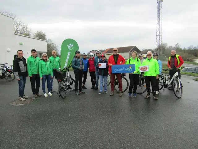 Der harte Kern der Rudersdorfer Radler startete zur ersten Ausfahrt mit dem Ziel "Bierbaumer Eiche" | Foto: Peter Sattler