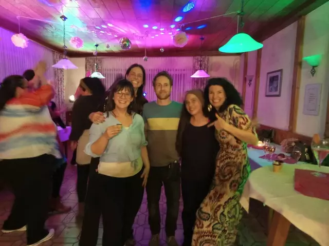 Sandra Gramm, Kathi Bichler, Markus und Agnes Tiefenbacher, Gertraud Steyrer freuten sich über das gut besuchte Haus. | Foto: Mädlstreff