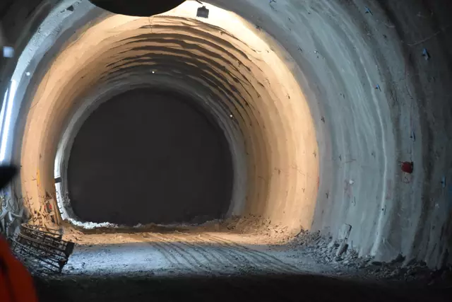 Am Sonntagvormittag kam es in Steinach am Brenner im Bereich einer Tunnelbaustelle zu einem tödlichen Arbeitsunfall. (Symbolfoto) | Foto: Barbara Fluckinger
