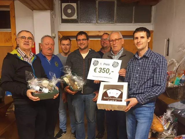 Hermann Ungerhofer, Karl und Markus Riegler, Fritz Pruggmayer, Günter Igel, Anton Kager, Obmann Patrick Hochhofer

 | Foto: Waltraud Ungersböck