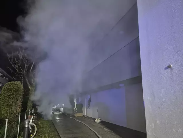 Die Bewohnerinnen und Bewohner des Hauses in der Dr. Stumpf Straße wurden evakuiert. | Foto: FF Hötting