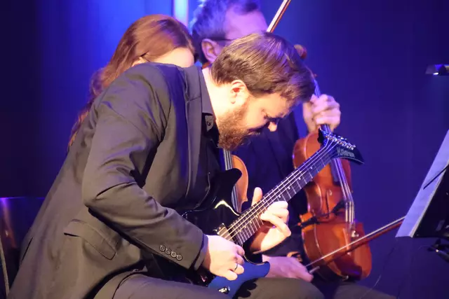 Geiger und E-Gitarrist: Solo vom Feinsten.
