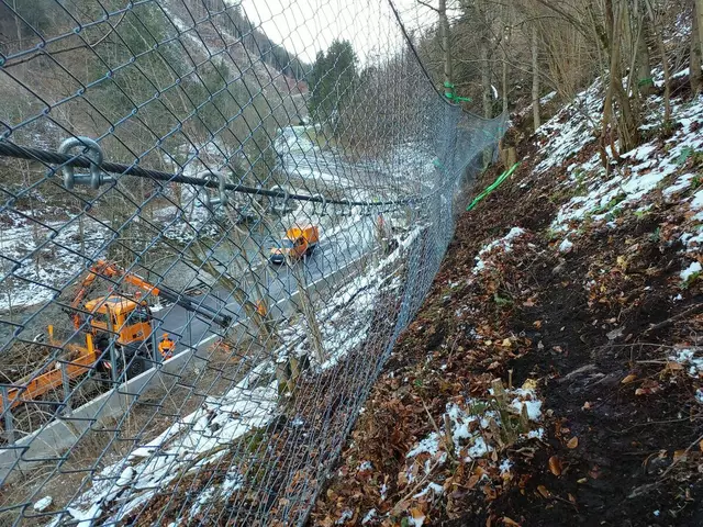 Wegen dringend nötiger Felssicherungs- und Felsräumarbeiten muss die B 20 zwischen Kapfenberg und Thörl in den nächsten Monaten halbseitig, und in der Karwoche sogar komplett gesperrt werden. | Foto: Land Steiermark