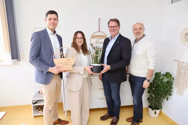 Marcus Martschitsch, Christoph Ehrenhöfer und Markus Hummer gratulierten Nicole Feichtinger zur Eröffnung. | Foto: Alfred Mayer