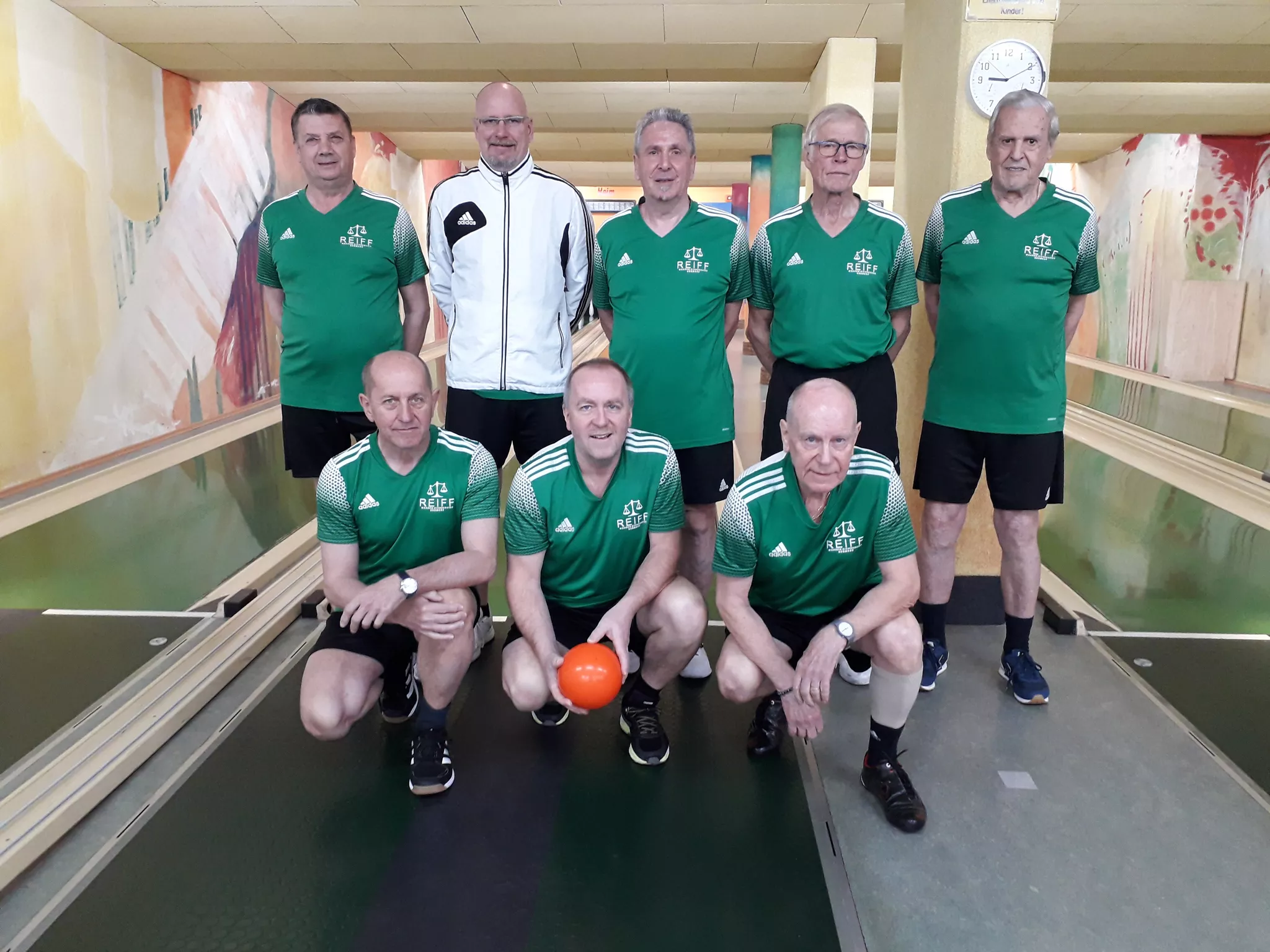 KC Salzburg Men Top LZT Bowling - News Directory 3