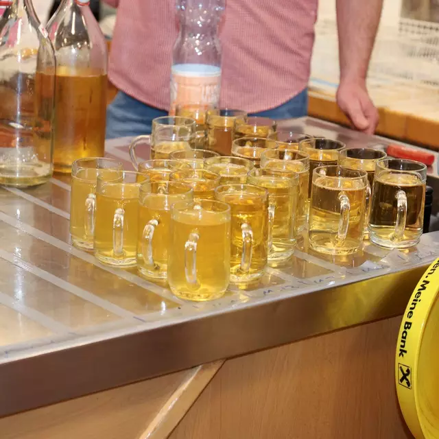 Ortsbauernschaft, Bäuerinnen, Bauernbund und die Landjugend machten die diesjährige Mostkost in Fischlham zu einem Fest der Gaumenfreuden. | Foto: Neudorfer