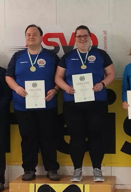 Franziska und Bernhard Frois vom Schützenverein Leoben freuen sich über die Goldmedaille. | Foto: SV Leoben