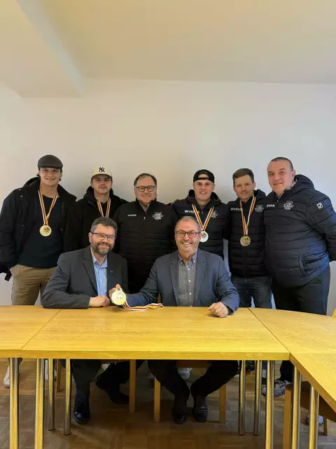 Eine Delegation des ESC Soccerzone Steindorf wurde kürzlich von Bgm. Kavalar und Vize Pertl im Gemeindeamt empfangen.  | Foto: ESC Steindorf