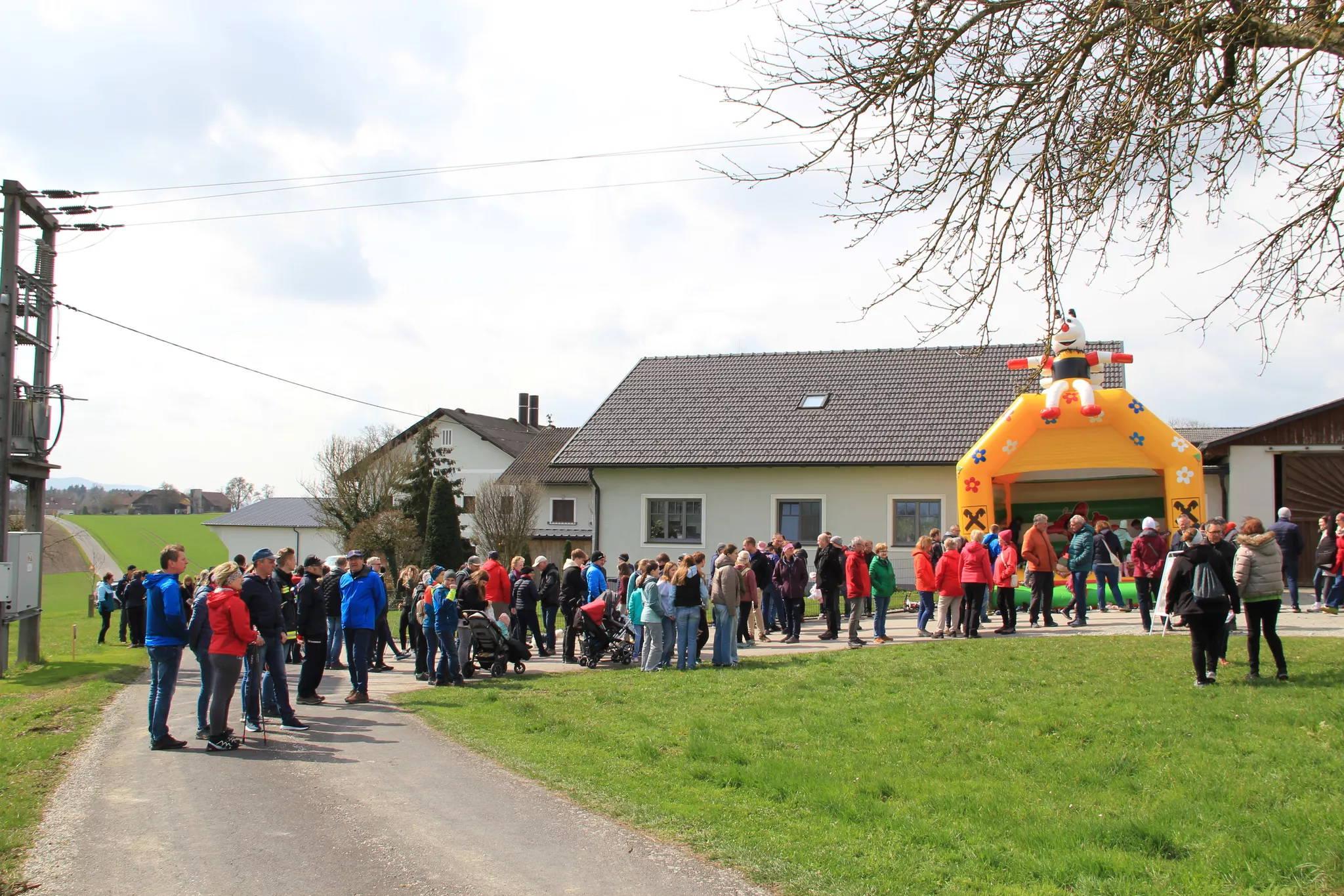 bildergalerie-2025-hofroas-zu-drei-betrieben-in-wendling-und