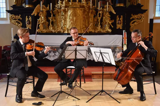 Benjamin Morrison (Violine), Christoph Hammer (Viola) und Raphael Flieder (Violoncello) | Foto: Michaela Müller