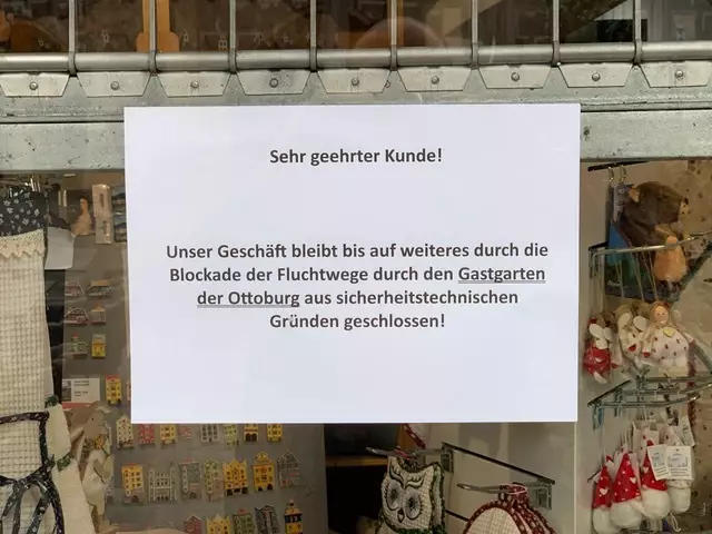 Drastische Maßnahmen des Modegeschäft Pelze Bloder in der Altstadt. | Foto: Bloder