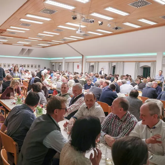 Ortsbauernschaft, Bäuerinnen, Bauernbund und die Landjugend machten die diesjährige Mostkost in Fischlham zu einem Fest der Gaumenfreuden. | Foto: Neudorfer