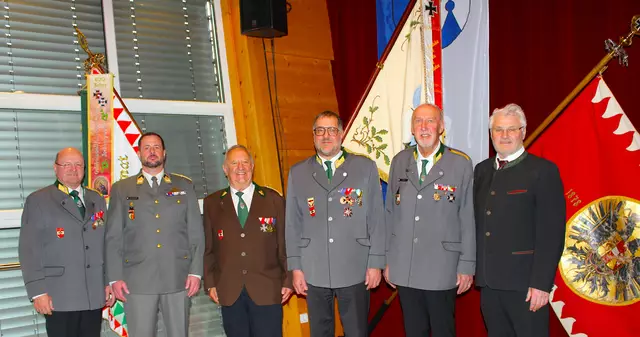 Bezirksversammlung des Kameadschaftsbundes in Kirchdorf: v.l. Gerhard Schreder, Thomas Preisssler, Hans Brandtner, Franz X. Gruber, Hans-Peter Koidl, Gerhard Obermüller. | Foto: Mühlberger