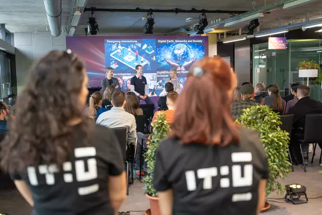 Das Interesse an der Digital-Uni war groß: Knapp 500 Besucher kamen zum ersten Tag der offenen Tür. | Foto: IT:U