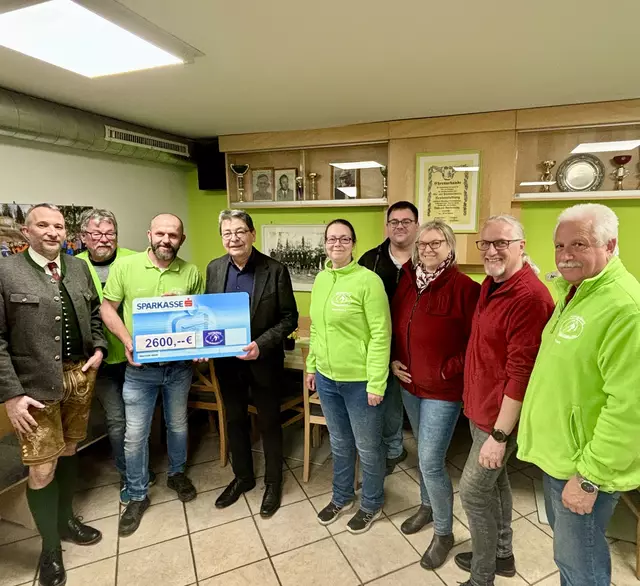 Symbolische Scheckübergabe im Vereinshaus des ESV Neubausiedlung in Mürzzuschlag-Hönigsberg. | Foto: Koidl