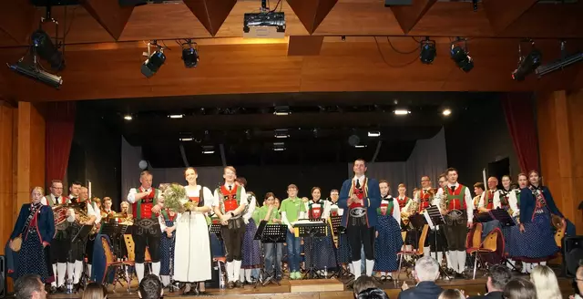 Mit großem Beifall endete ein gelungener Konzertabend, der noch lange in Erinnerung bleiben wird. | Foto: MK Vals-St. Jodok