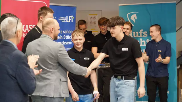 Lehrlinge des ersten Lehrjahres wurden für ihre Leistungen in der Zusatzausbildung des "ABV mein Job" geehrt. | Foto: Schrapf