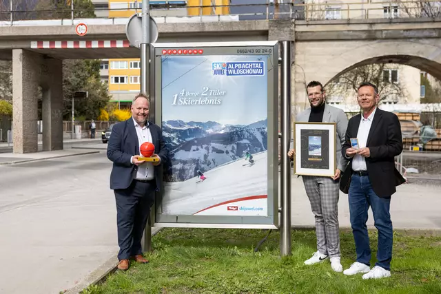 Gewinner der Kategorie: City Light: Ski Juwel Alpbachtal Wildschönau – 4 Berge, 2 Täler, 1 Skierlebnis. Lucas Krackl (Progress Werbung), Stefan Leitner (Ski Juwel Alpbachtal Wildschönau), Peter Buglas (Progress Werbung) (v.l.) | Foto: PROGRESS WERBUNG