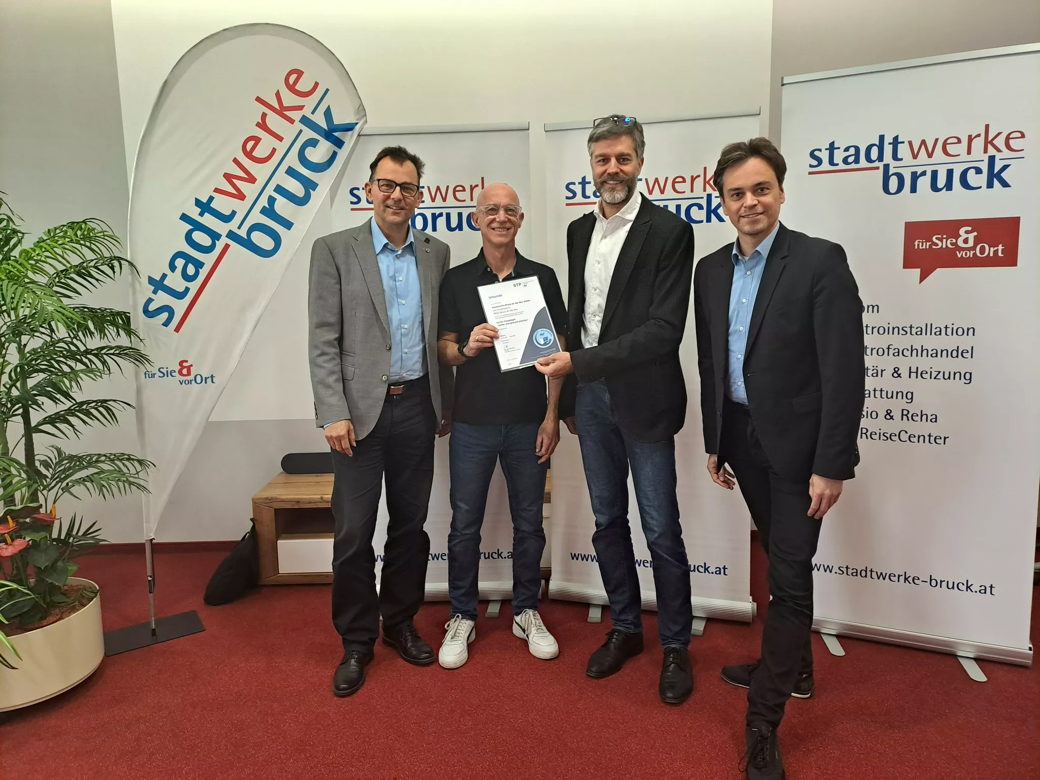 Stadtwerke Bruck: AUVA-Gütesiegel für Engagement im Arbeitsschutz