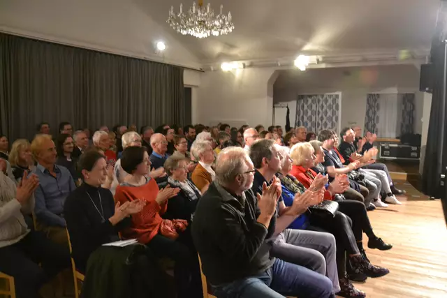 Das Publikum im ausverkauften Gasthof 'Zwei Linden' war wieder begeistert | Foto: Alexander Fritsch