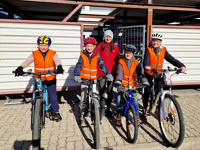 Die Kinder der vierten Klasse der Volksschule Innermanzing mit Petra Kern vom ARBÖ | Foto: ARBÖ Niederösterreich