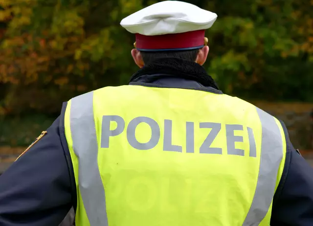 Die Polizei nahm den Unfallhergang auf. | Foto: Santrucek