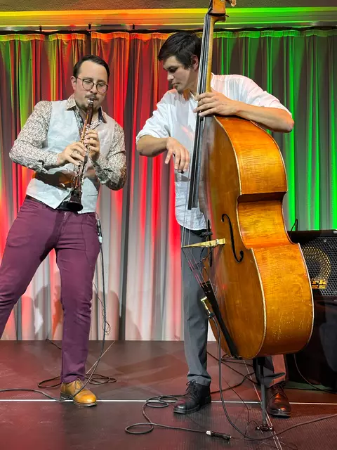Moritz Weiß auf der Klarinette und Max Kreuzer am Bass | Foto: Henry Sams