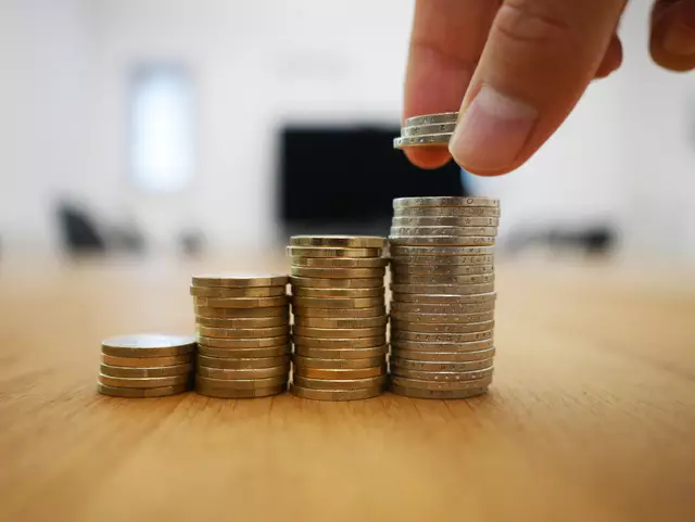 Im Jahr 2024 sparten die Haushalte in Österreich laut vorläufiger Daten von Statistik Austria ganze 11,7 Prozent ihres verfügbaren Einkommens. Der Konsum, preisbereinigt, blieb allerdings im Vergleich zum Vorjahr fast gleich. Auch die Einkommen sind angestiegen. 
 | Foto: pixabay / Symbolfoto