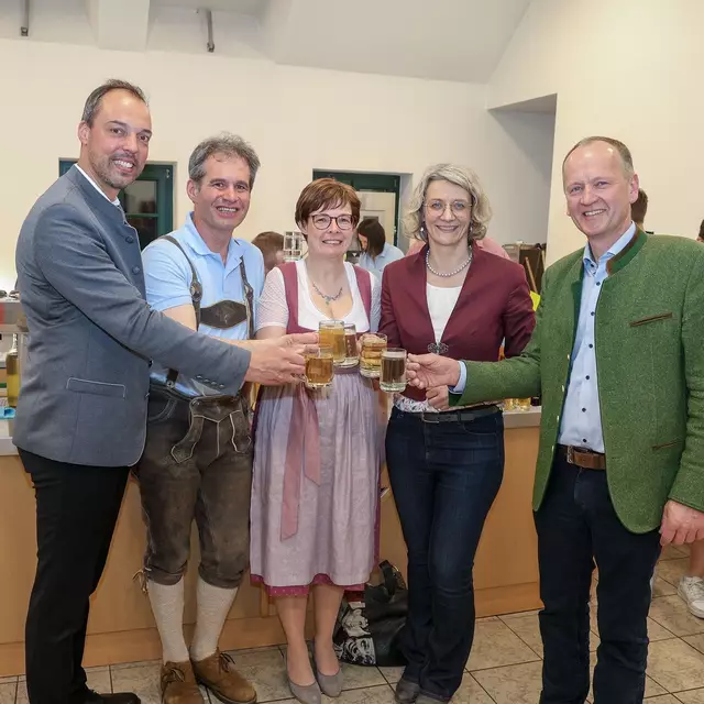 Ortsbauernschaft, Bäuerinnen, Bauernbund und die Landjugend machten die diesjährige Mostkost in Fischlham zu einem Fest der Gaumenfreuden. | Foto: Neudorfer
