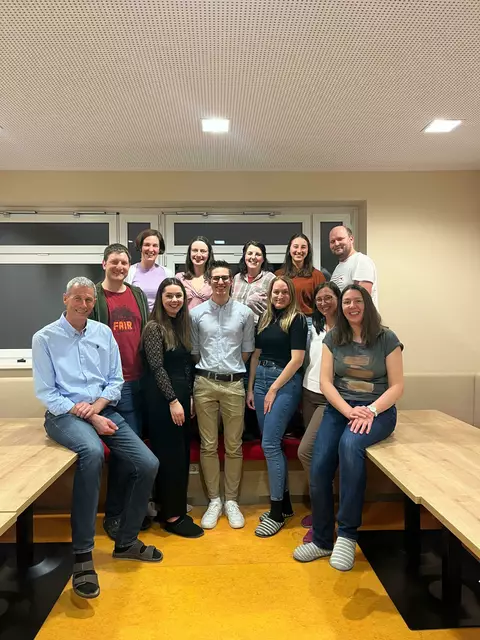 Felix Ertl jun. (Bildmitte) ist neuer Obmann des Musikvereins Brunnenthal. Die weiteren Vorstandsmitglieder: Alfons Burtscher, Franz Strasser, Hannah Haidinger, Julia Königsberger, Monika Gangl, Andrea Zauner, Anita Haas, Carina Möseneder, Karin Lechner, Nadine Lechner, Simon Bachmaier und Helena Schätzl (nicht am Bild) | Foto: Musikverein Brunnenthal