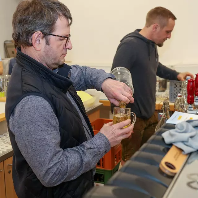 Ortsbauernschaft, Bäuerinnen, Bauernbund und die Landjugend machten die diesjährige Mostkost in Fischlham zu einem Fest der Gaumenfreuden. | Foto: Neudorfer