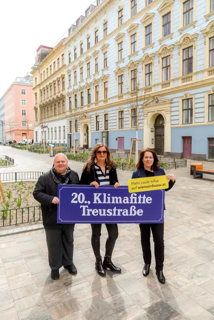 Erich Valentin, Ulli Sima und Christine Dubravac-Widholm (v.l.; alle SPÖ) freuen sich über die Vorteile der Umgestaltung. | Foto: Stadt Wien/Christian Fürthner