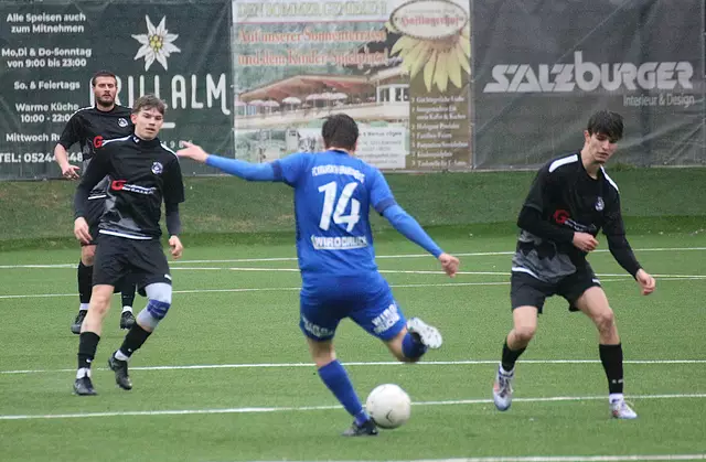 Kramsach/Brandenberg (blau) - Thiersee (2:3). | Foto: Schwaighofer