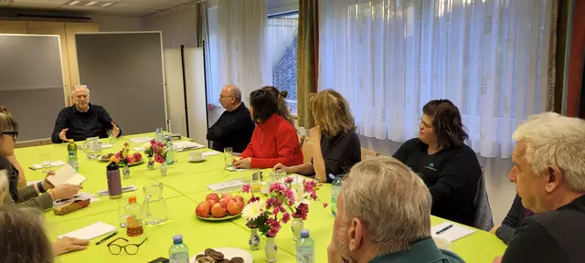 Durch den Austausch können sich Lösungsmöglichkeiten, Ideen für den Umgang mit der schwierigen Lebensphase und mehr ergeben. | Foto: Privat