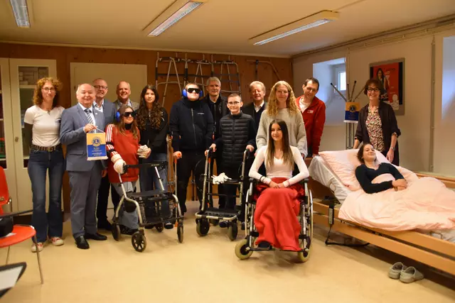 Mohammed, Benjamin, Ilvy, Mavie, Marta, Anja und Liliana mit Andreas Hartl, Angelika Weber, Brigitte Gumilar und den Lions. | Foto: Preineder