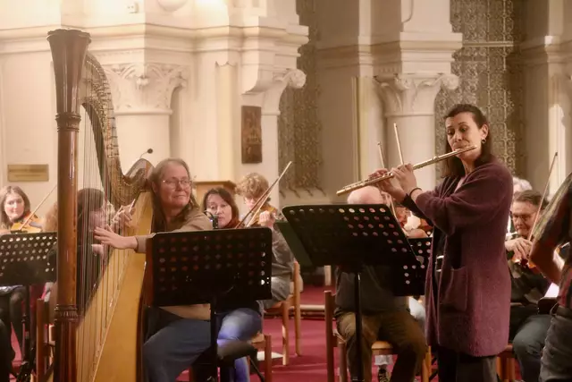 Probe in der Krypta der Canisiuskirche mit den Solistinnen Julia Reth (Harfe) und Olivera Milovanovic (Flöte) | Foto: Ulrike Kozeschnik-Schlick
