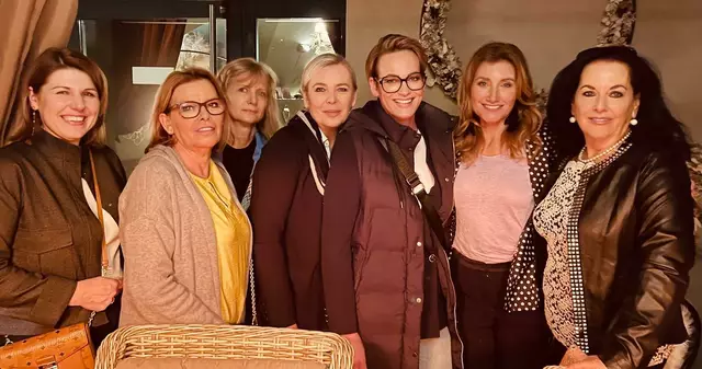 Von Fans umrahmt, Daniela Kiefer (2.v.re.) beim Meet and Greet in Leibnitz. | Foto: Principessa