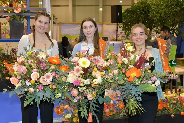 Siegerinnen: (v.l.): Hannah Würschinger (3. Platz), Siegerin Lilli Heuer, Stella Larimar (2. Platz).
  | Foto: Schwarzenegger OG